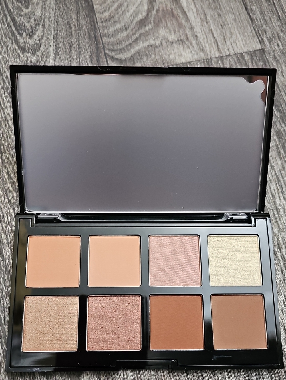 Neutral Nude Eyeshadow Palette - Warm Brown & Champagne Shades